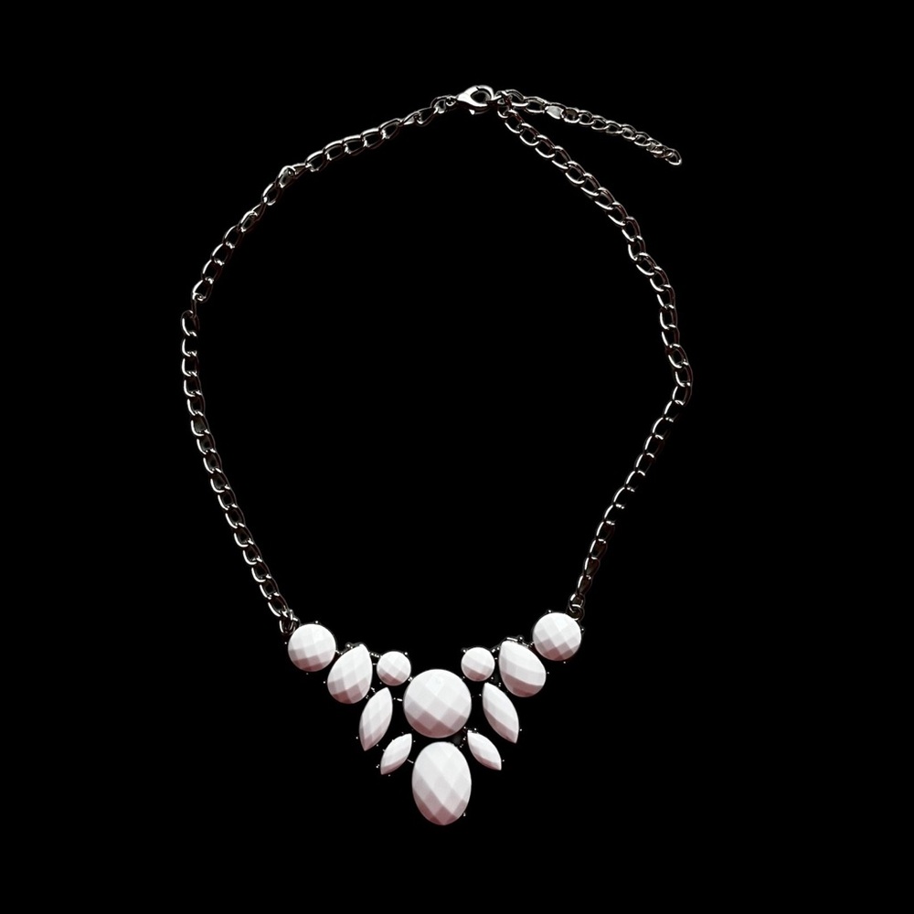 EUC White stone adjustable necklace